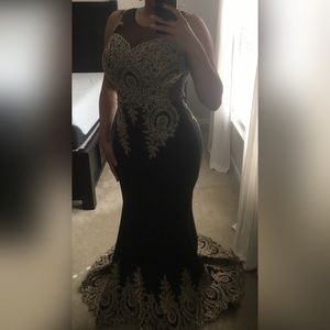 Black and gold formal dress formal dress.